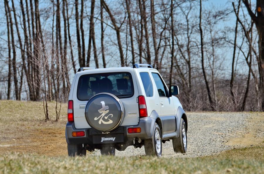  Suzuki Jimny Ambition 2015 года  (фото 10 из 17)